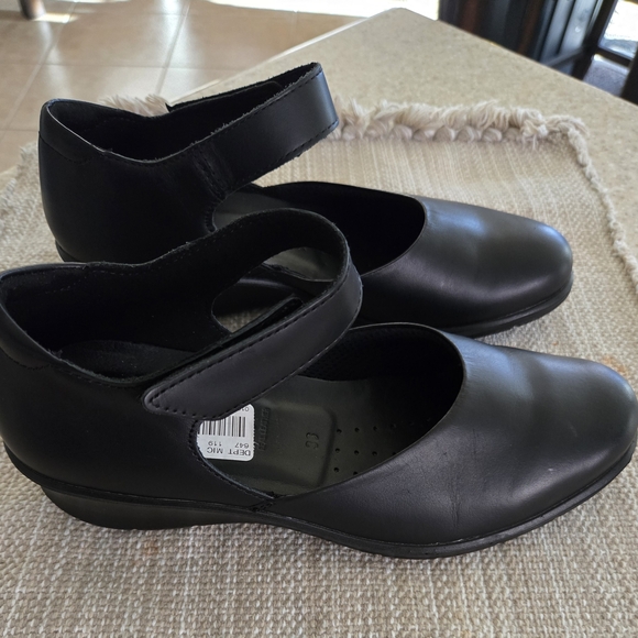 Ecco Felicia Dorsey Women’s  Mary jane.  Size 5.5 US / 36.     Leather! - Picture 3 of 7